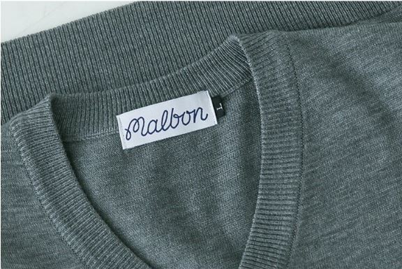 말본[MALBON] 레터링브이넥조끼